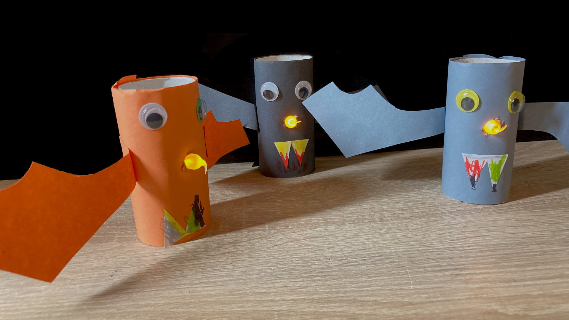 Halloween - Upíři z rolky toaletního papíru