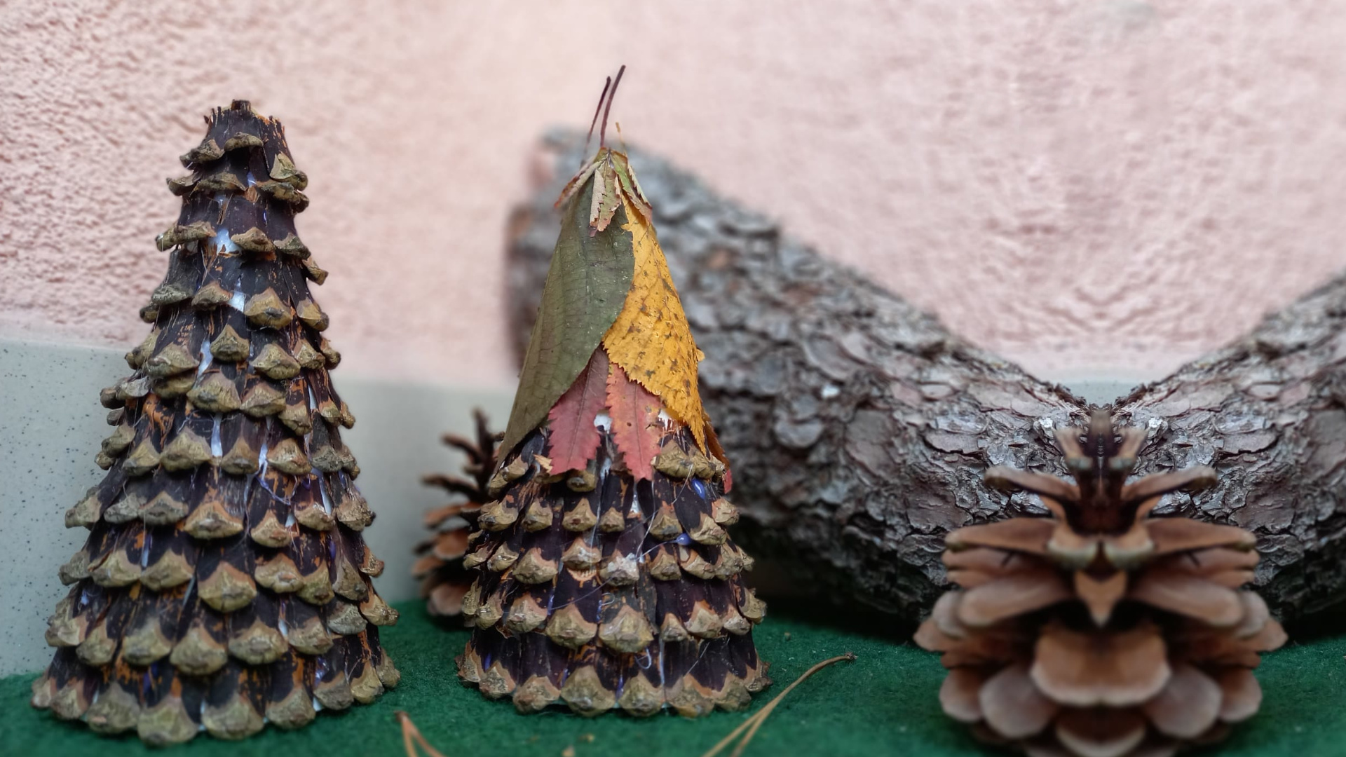 Stromeček ze šišek | podzimní dekorace